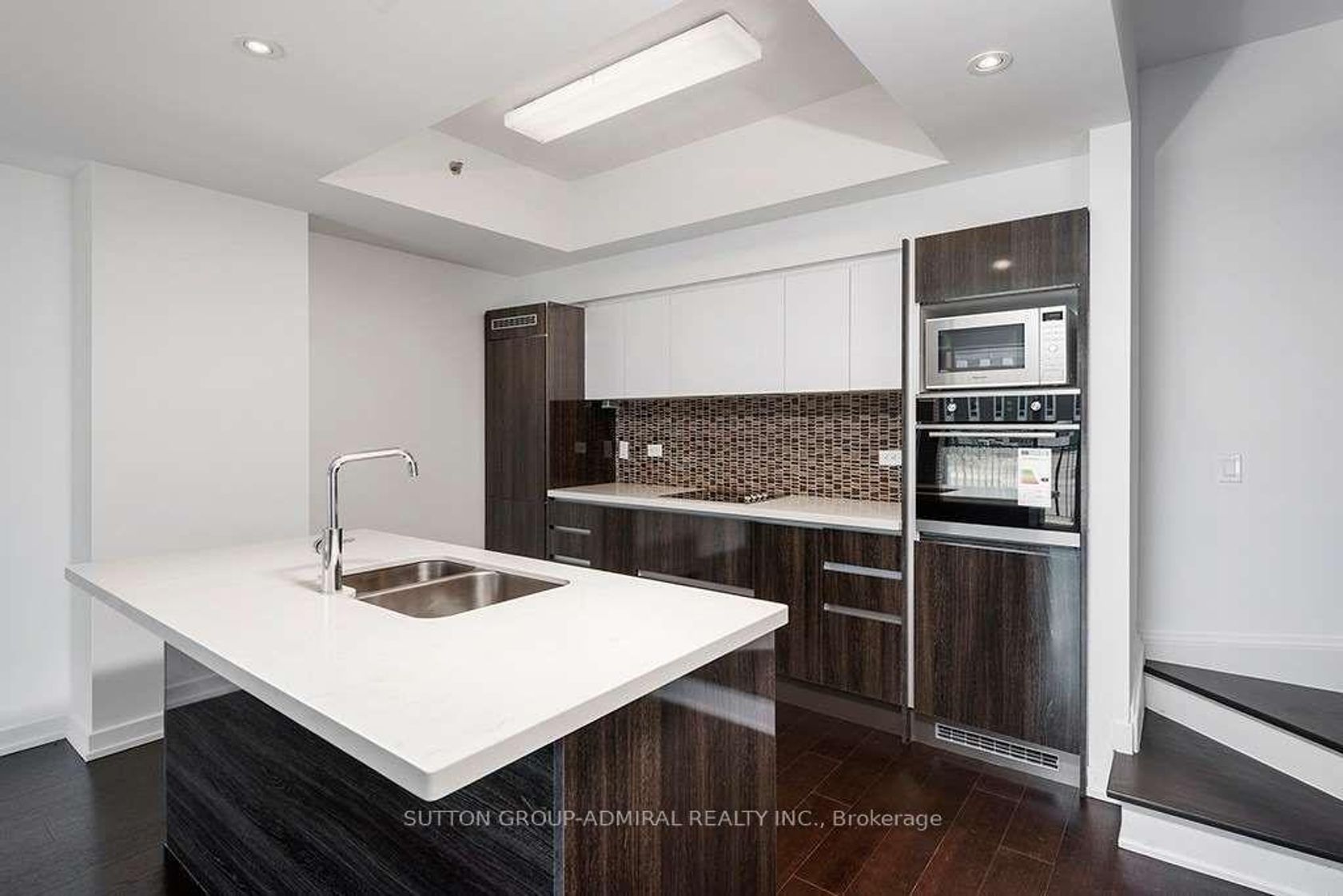 TH02 - 220 George Street, Moss Park, Toronto photo number 2