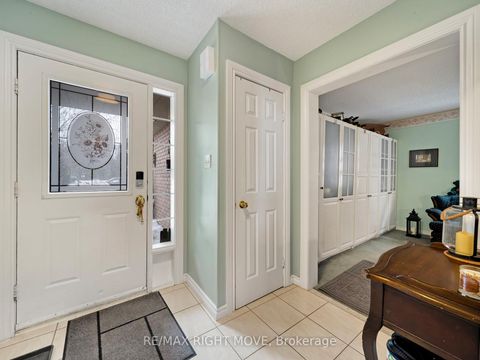 Photo 2 at 42 Sundew Drive, Holly, Barrie