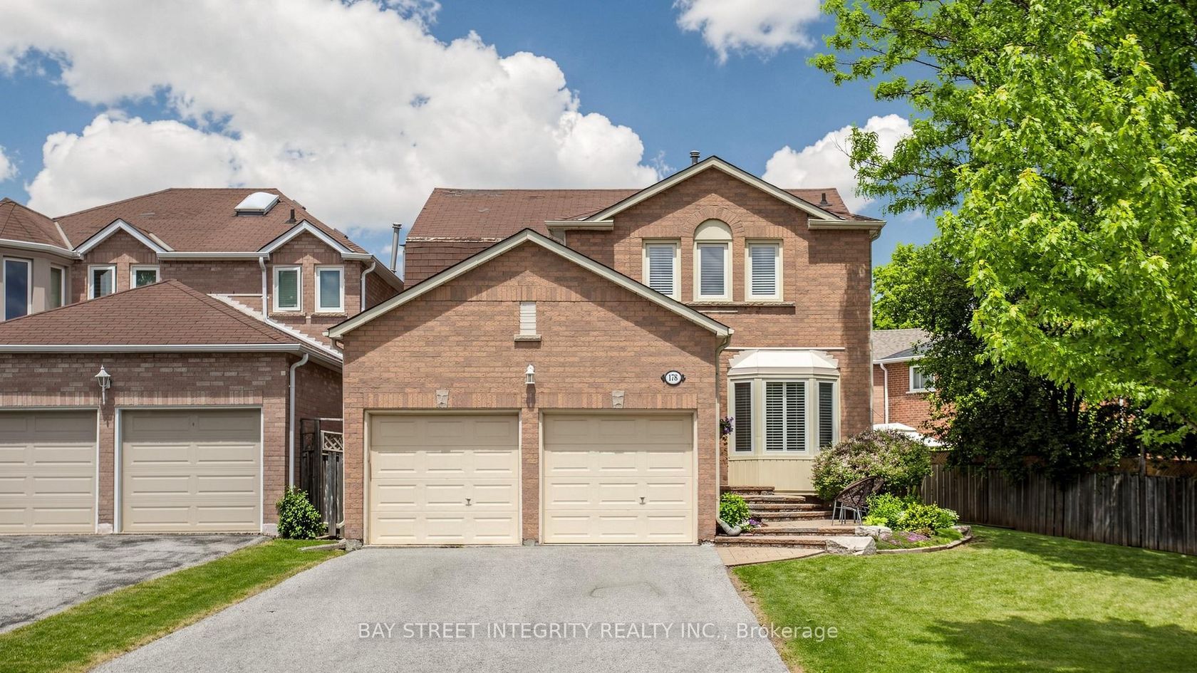 178 Roseborough Crescent, Uplands, Vaughan photo number 2