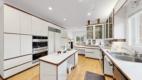 Photo 9 at 51 Faye Court, Yorkhill, Vaughan