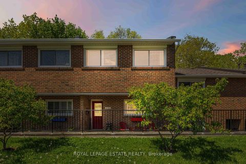 Photo 1 at 123 - 90 Edgewood Avenue, Woodbine Corridor, Toronto