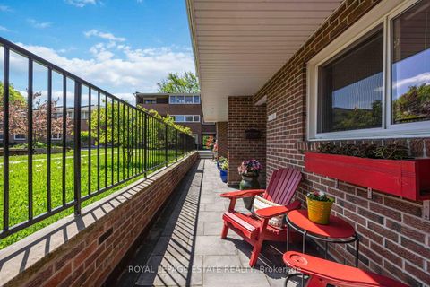 Photo 2 at 123 - 90 Edgewood Avenue, Woodbine Corridor, Toronto
