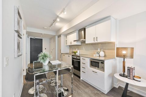 Photo 5 at 606 - 125 Redpath Avenue, Mount Pleasant West, Toronto