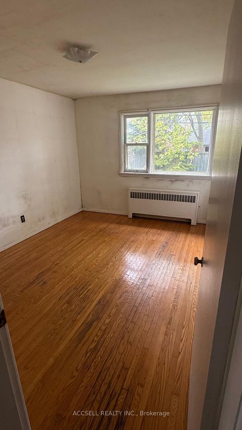 Photo 3 at 27 Ivordale Crescent, Maryvale, Toronto