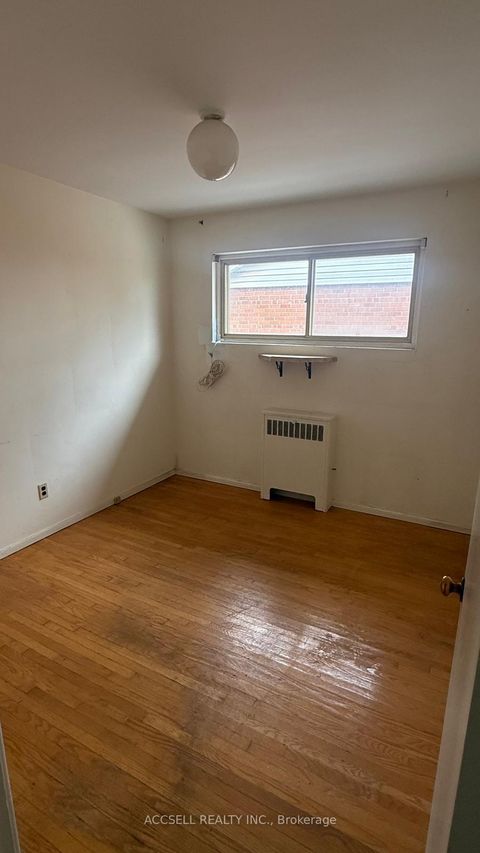 Photo 4 at 27 Ivordale Crescent, Maryvale, Toronto