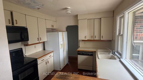 Photo 5 at 27 Ivordale Crescent, Maryvale, Toronto