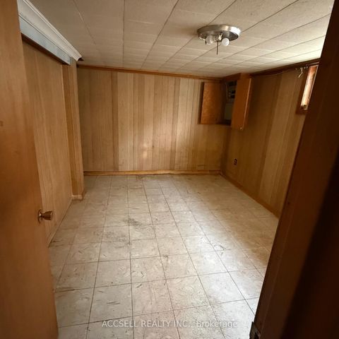 Photo 11 at 27 Ivordale Crescent, Maryvale, Toronto