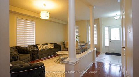 Photo 6 at 212 Vellore Woods Boulevard, Vellore Village, Vaughan