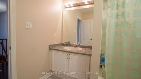 Photo 7 at 212 Vellore Woods Boulevard, Vellore Village, Vaughan