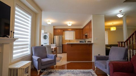 Photo 10 at 212 Vellore Woods Boulevard, Vellore Village, Vaughan