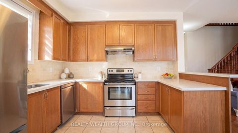 Photo 11 at 212 Vellore Woods Boulevard, Vellore Village, Vaughan