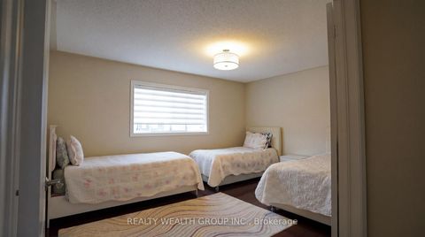 Photo 14 at 212 Vellore Woods Boulevard, Vellore Village, Vaughan
