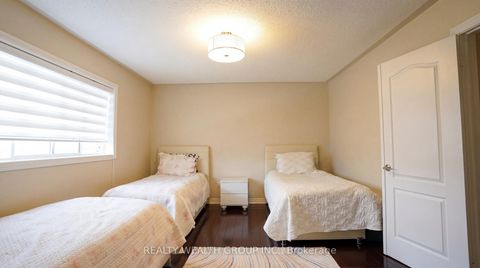 Photo 15 at 212 Vellore Woods Boulevard, Vellore Village, Vaughan