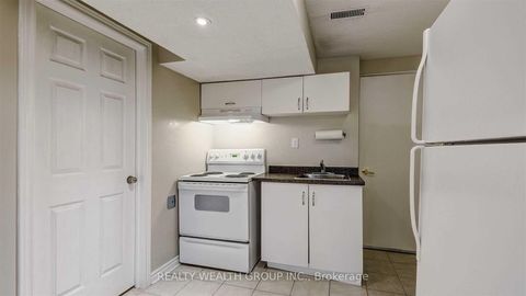 Photo 24 at 212 Vellore Woods Boulevard, Vellore Village, Vaughan