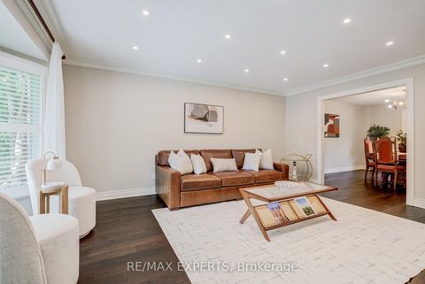 Photo 3 at 23 Bloomfield Trail, Oak Ridges, Richmond Hill