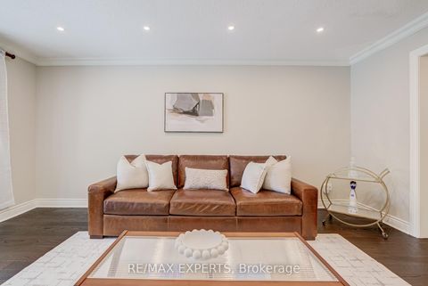 Photo 5 at 23 Bloomfield Trail, Oak Ridges, Richmond Hill