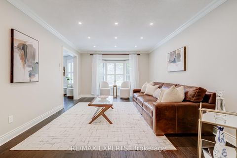 Photo 6 at 23 Bloomfield Trail, Oak Ridges, Richmond Hill