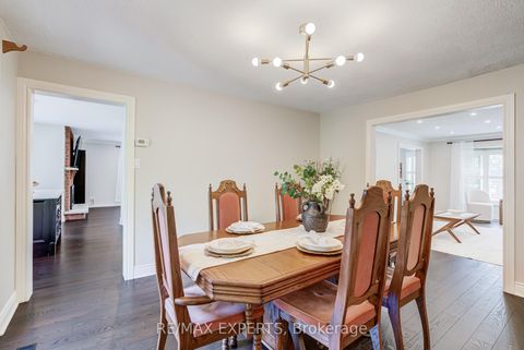 Photo 8 at 23 Bloomfield Trail, Oak Ridges, Richmond Hill