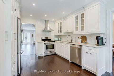 Photo 9 at 23 Bloomfield Trail, Oak Ridges, Richmond Hill