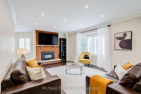 Photo 14 at 23 Bloomfield Trail, Oak Ridges, Richmond Hill