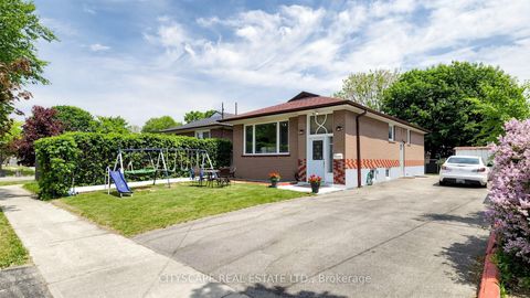 Photo 2 at 15 Barnes Crescent, Woburn, Toronto