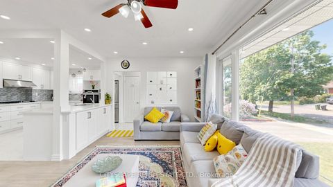 Photo 4 at 15 Barnes Crescent, Woburn, Toronto