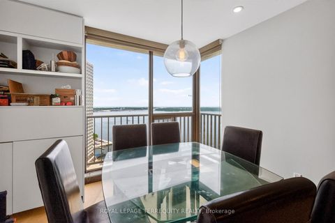 Photo 1 at 2432 - 33 Harbour Square, Waterfront Communities C1, Toronto