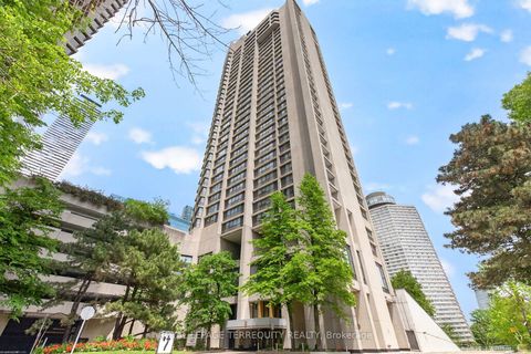 Photo 3 at 2432 - 33 Harbour Square, Waterfront Communities C1, Toronto
