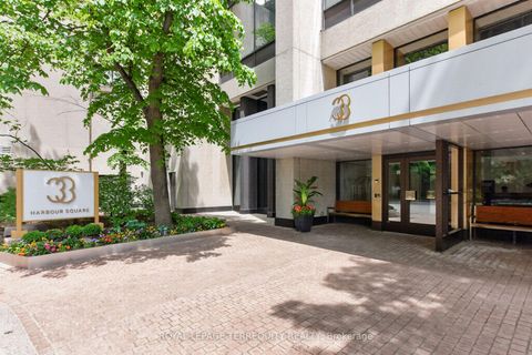 Photo 4 at 2432 - 33 Harbour Square, Waterfront Communities C1, Toronto