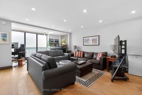 Photo 9 at 2432 - 33 Harbour Square, Waterfront Communities C1, Toronto