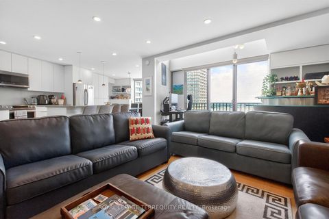 Photo 10 at 2432 - 33 Harbour Square, Waterfront Communities C1, Toronto