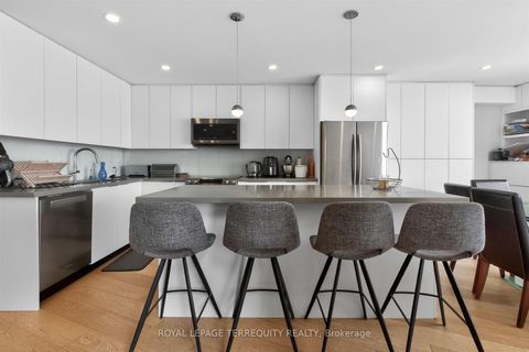Photo 14 at 2432 - 33 Harbour Square, Waterfront Communities C1, Toronto