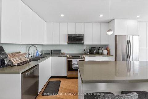 Photo 15 at 2432 - 33 Harbour Square, Waterfront Communities C1, Toronto