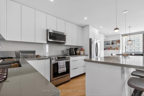 Photo 16 at 2432 - 33 Harbour Square, Waterfront Communities C1, Toronto