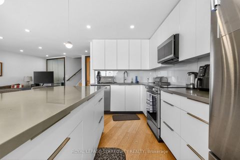 Photo 18 at 2432 - 33 Harbour Square, Waterfront Communities C1, Toronto