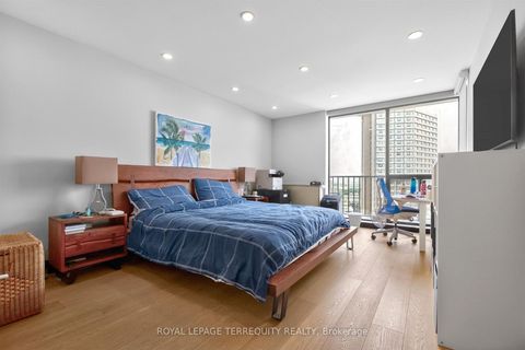 Photo 25 at 2432 - 33 Harbour Square, Waterfront Communities C1, Toronto