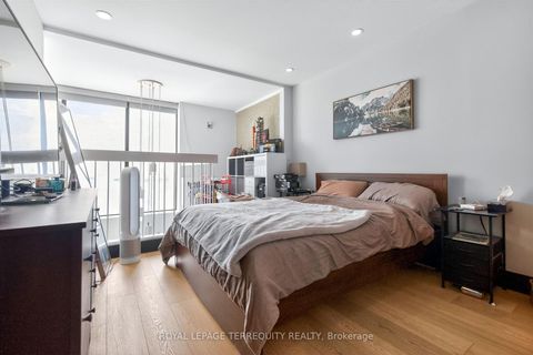 Photo 29 at 2432 - 33 Harbour Square, Waterfront Communities C1, Toronto