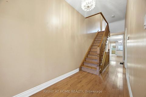Photo 4 at 81 Argyle Street, Bellwoods, Toronto