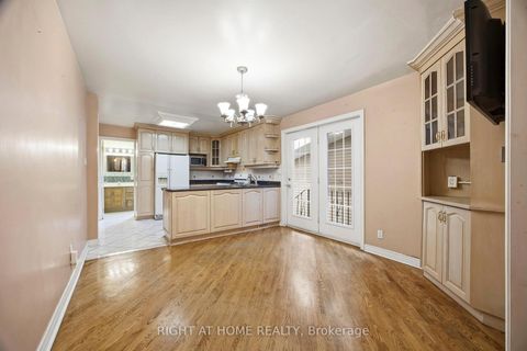 Photo 9 at 81 Argyle Street, Bellwoods, Toronto