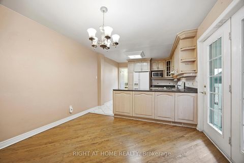 Photo 10 at 81 Argyle Street, Bellwoods, Toronto