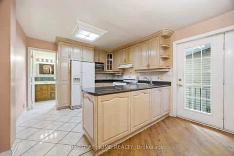 Photo 11 at 81 Argyle Street, Bellwoods, Toronto