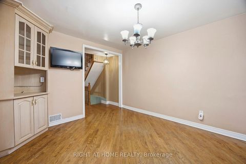 Photo 12 at 81 Argyle Street, Bellwoods, Toronto