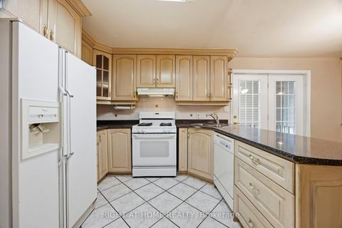 Photo 13 at 81 Argyle Street, Bellwoods, Toronto