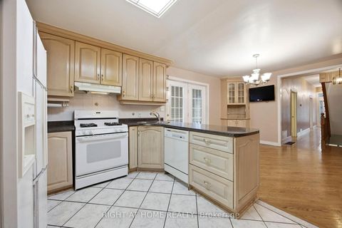 Photo 14 at 81 Argyle Street, Bellwoods, Toronto