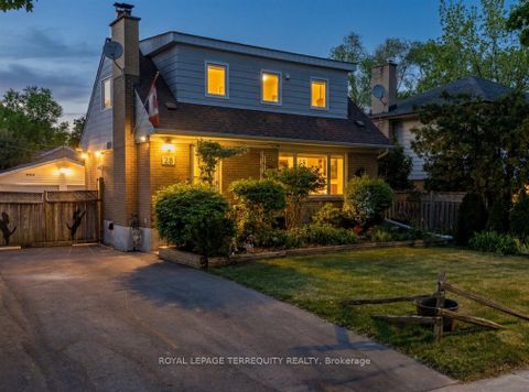 Photo 1 at 28 Crowland Drive, Kipling, Toronto