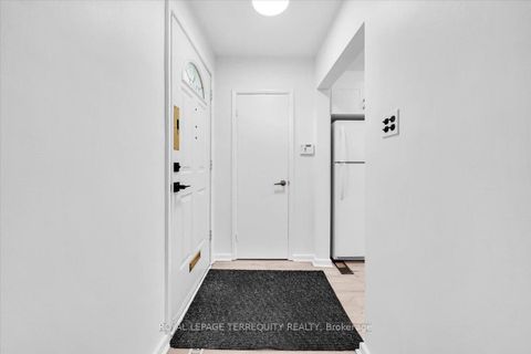 Photo 3 at 28 Crowland Drive, Kipling, Toronto