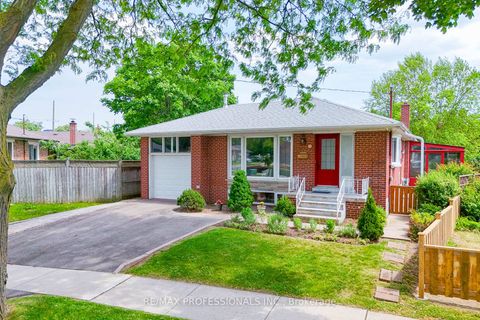 Photo 1 at 3 Embers Drive, West Deane, Toronto