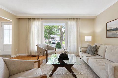 Photo 5 at 3 Embers Drive, West Deane, Toronto