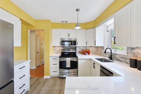 Photo 11 at 3 Embers Drive, West Deane, Toronto