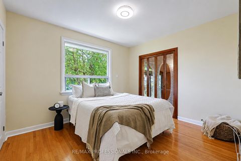 Photo 16 at 3 Embers Drive, West Deane, Toronto
